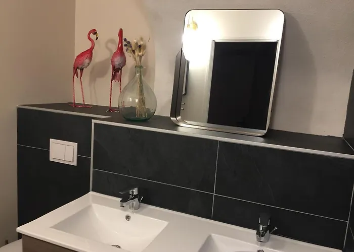 Ancienne Imprimerie Dans Le Centre Historique De Valence Apartman